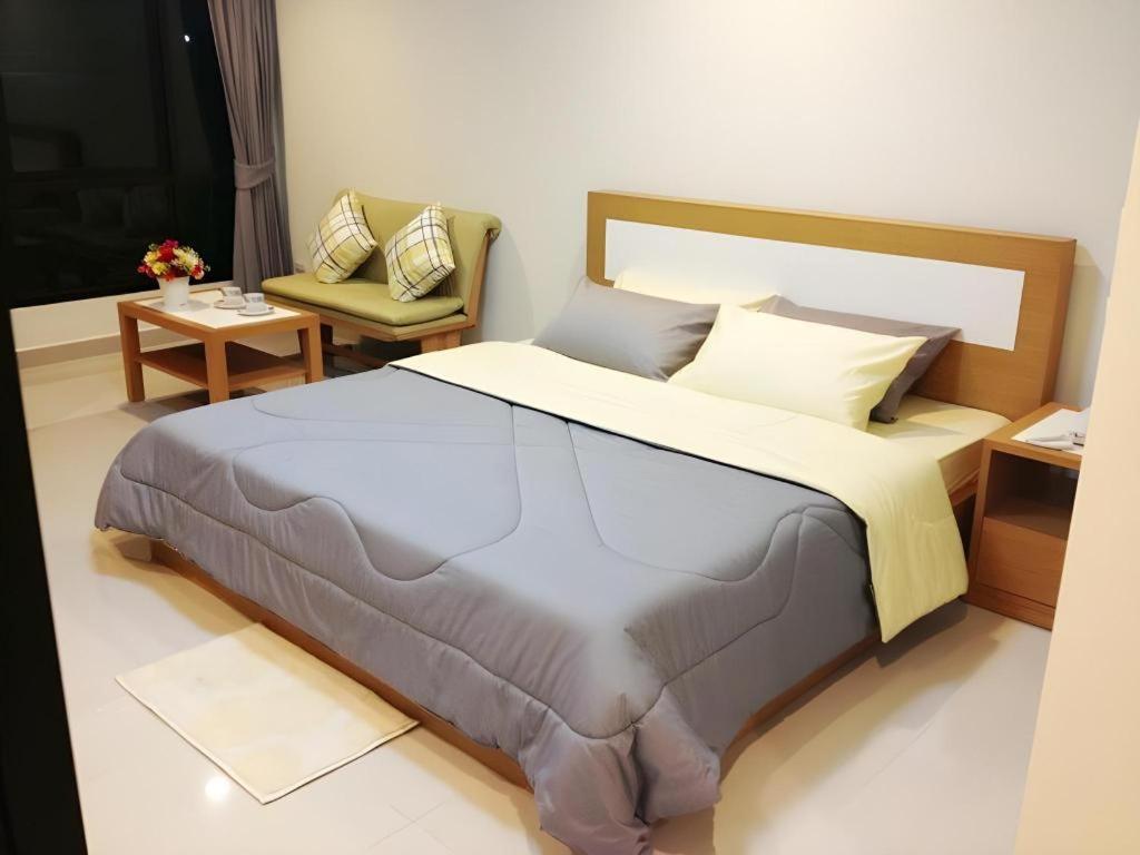 Ipremium Sukhumvit 81 Hotel Banguecoque Exterior foto