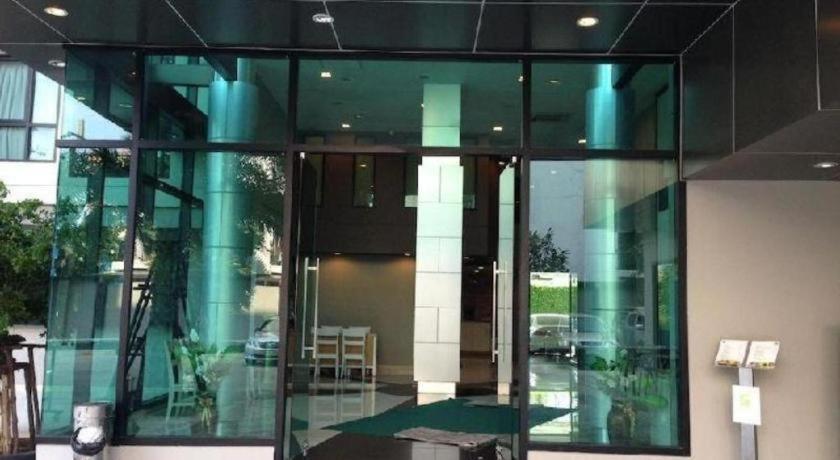 Ipremium Sukhumvit 81 Hotel Banguecoque Exterior foto