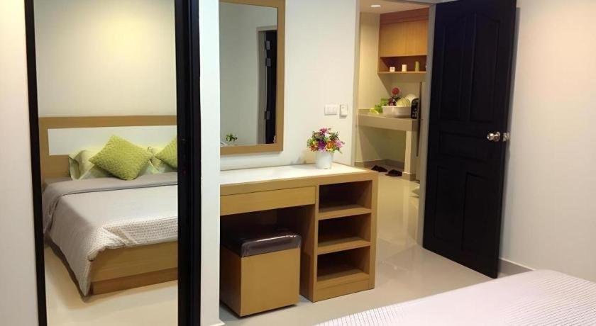 Ipremium Sukhumvit 81 Hotel Banguecoque Exterior foto