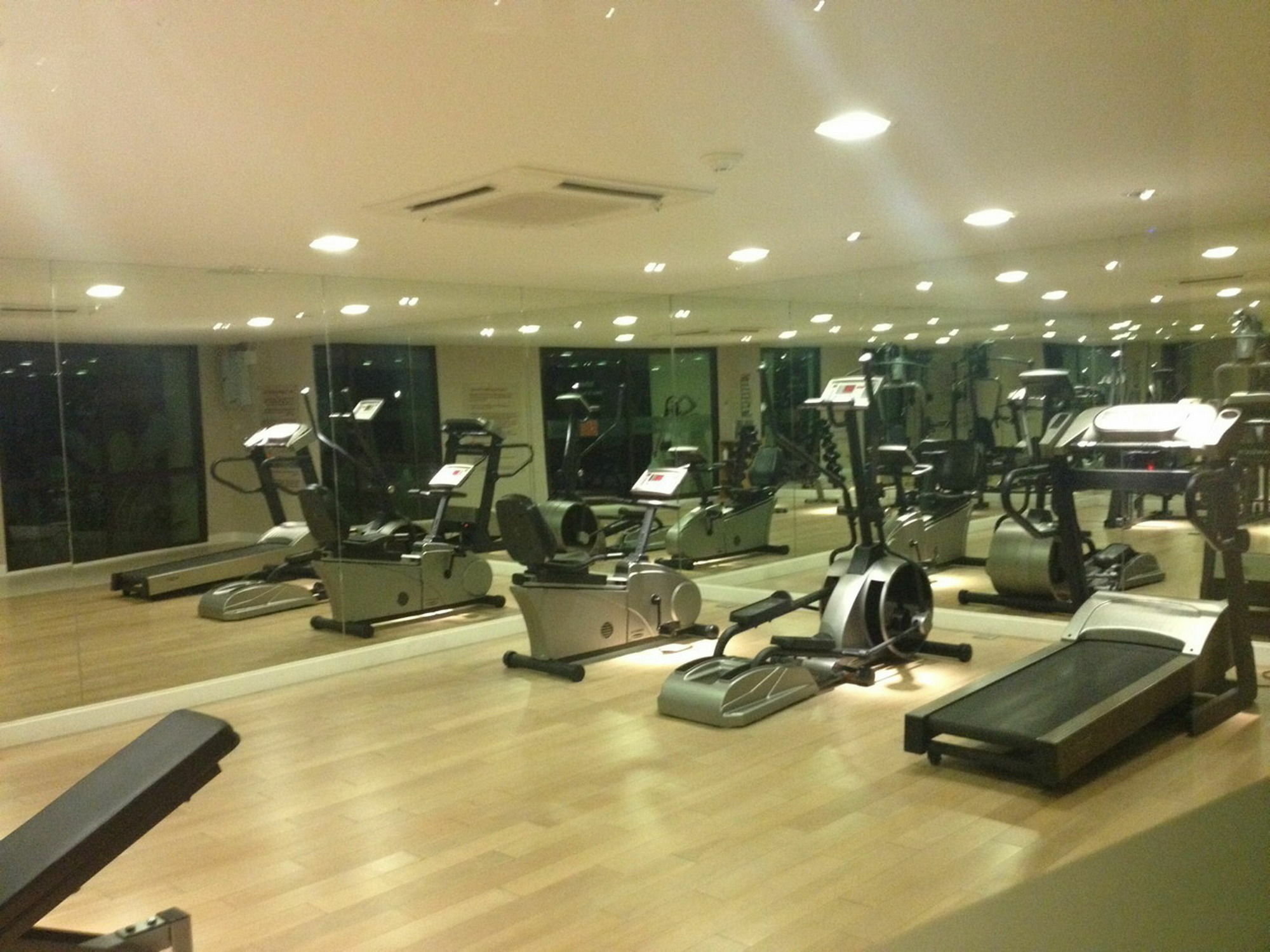 Ipremium Sukhumvit 81 Hotel Banguecoque Exterior foto
